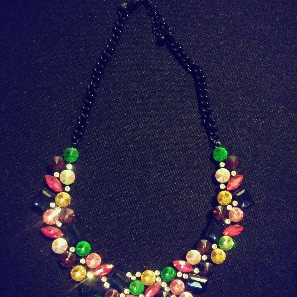 Colorful statement necklace - Picture 2 of 10